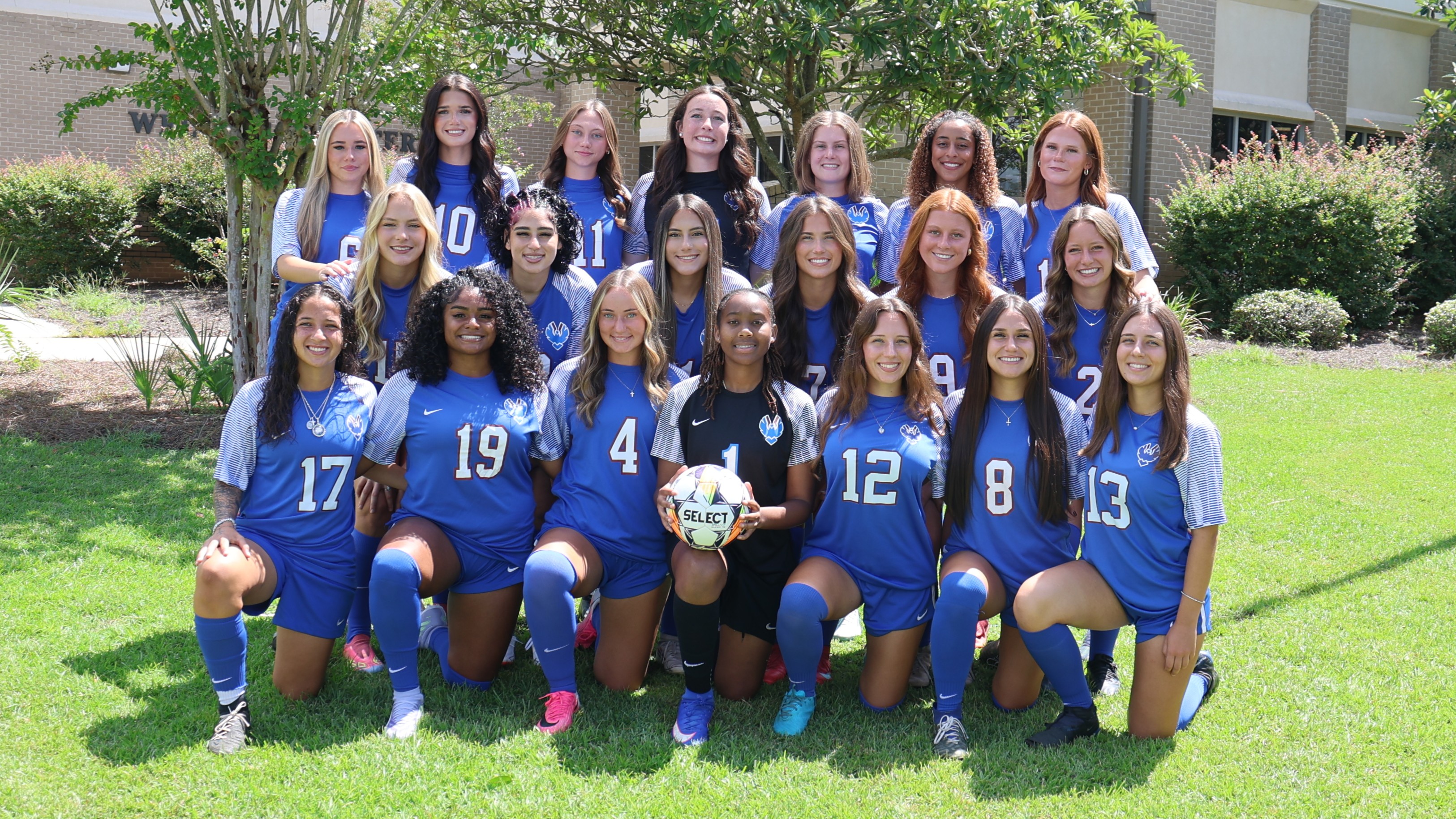 women's soccer team in group picture